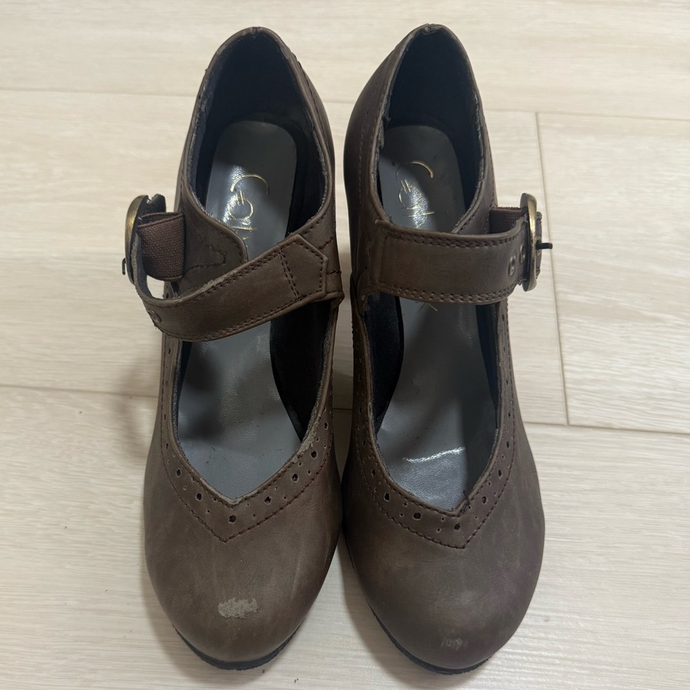 ✨ Catwalk Brown Buckle Closed Toe Heels